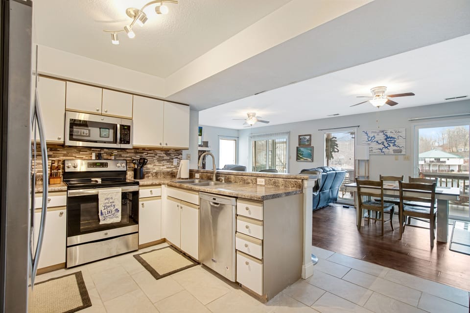 House, Multiple Beds, Patio (The Lookout) | Private kitchen