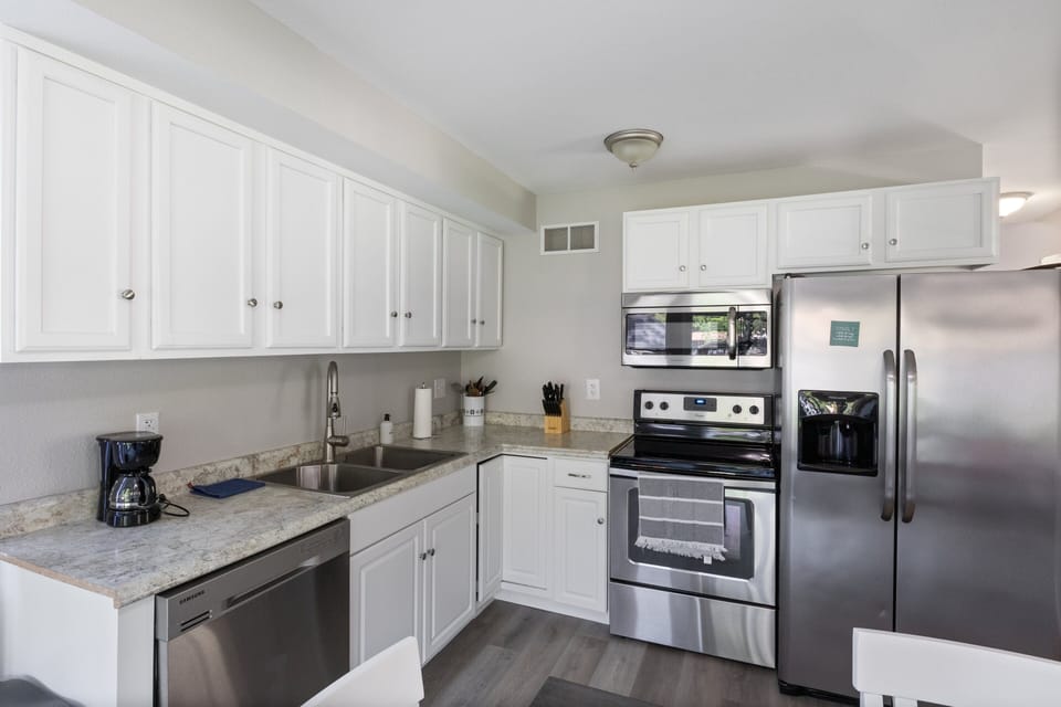 House, Multiple Beds, Hot Tub (The Great Escape) | Private kitchen