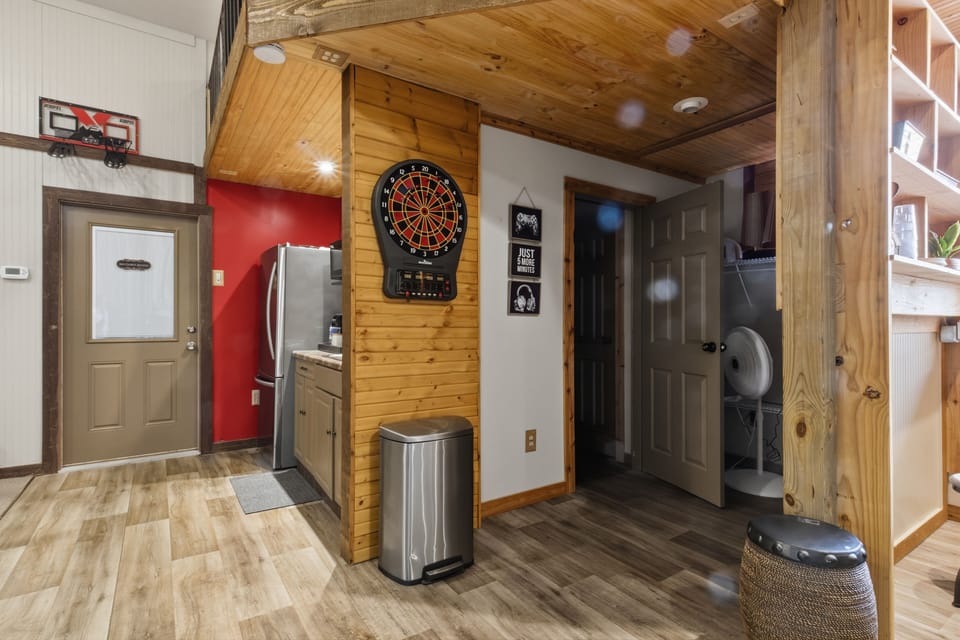 House, Multiple Beds, Hot Tub (Lakeview Haven) | Interior