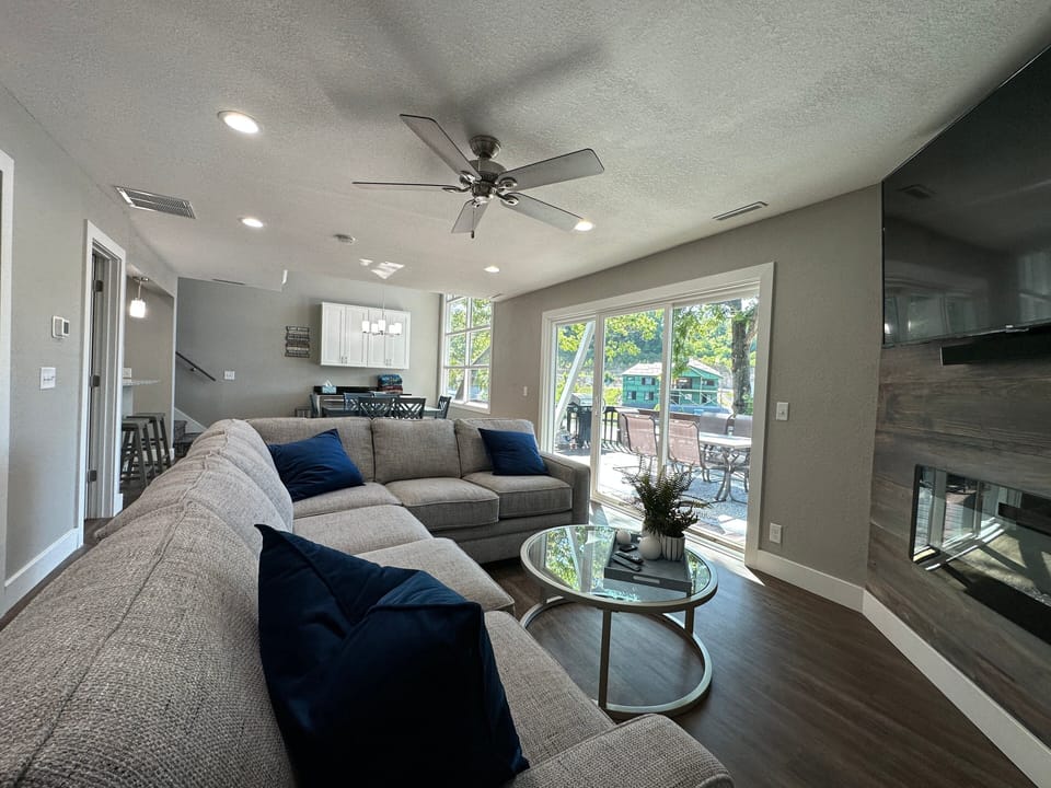 Condo, Multiple Beds, Patio (Castaway Cove Unit 1) | Living area