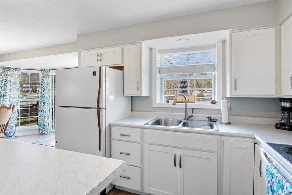 House, Multiple Beds, Patio (Family Ties) | Private kitchen