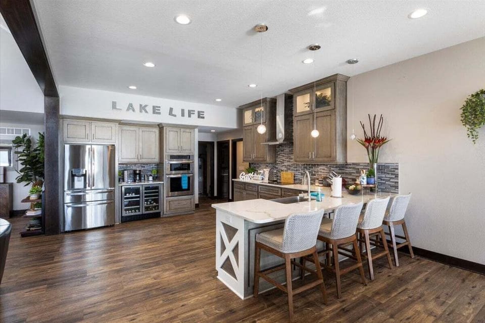 House, Multiple Beds, Patio (LOTO Pointe) | Private kitchen