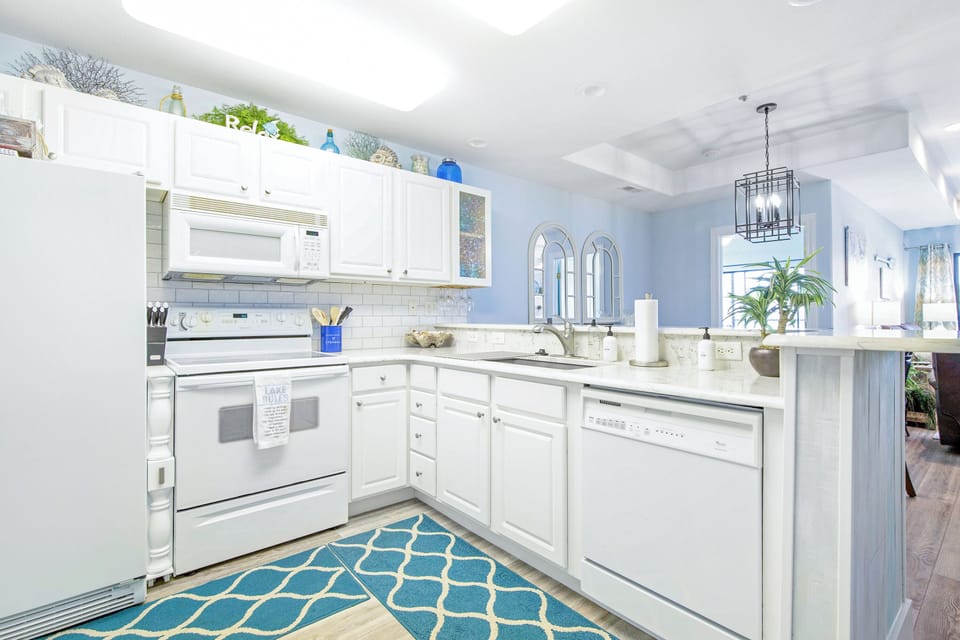 Condo, Multiple Beds, Balcony (A Wave From It All) | Private kitchen