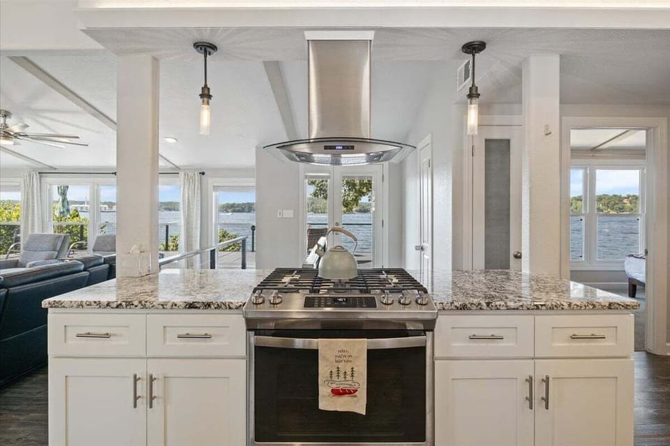 House, Multiple Beds, Patio (Holiday Point) | Private kitchen