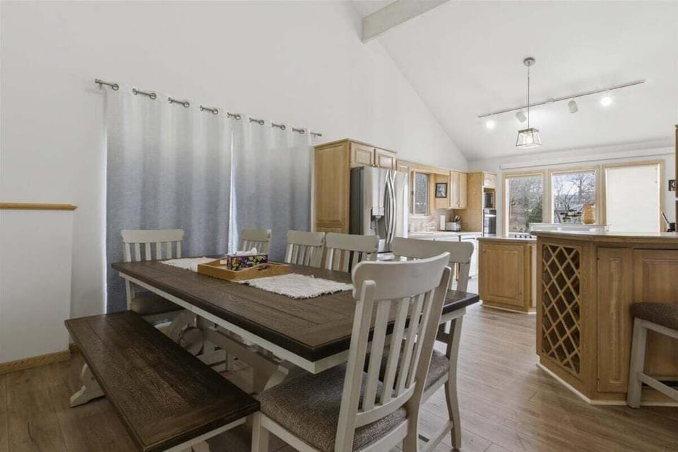 House, Multiple Beds, Patio (Wolf Lakehouse) | Dining