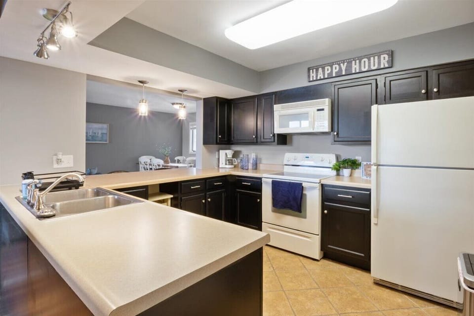 Condo, Multiple Beds, Pool Access (Lakeside Oasis) | Private kitchen