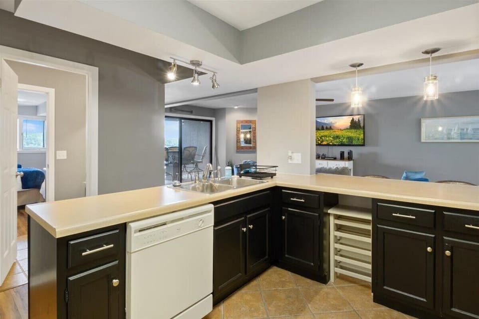 Condo, Multiple Beds, Pool Access (Lakeside Oasis) | Interior