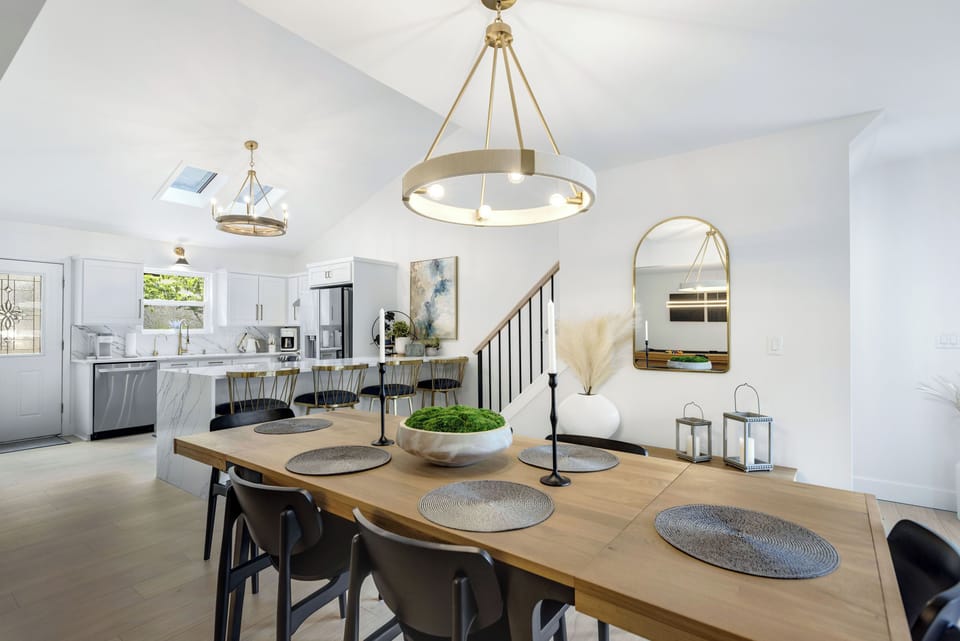 House, Multiple Beds, Patio (Lakeside Lux) | Dining