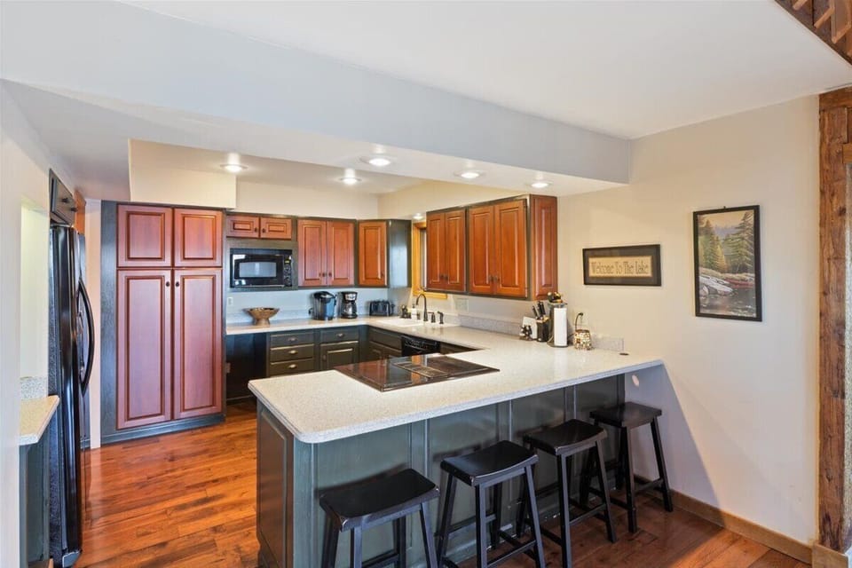 House, Multiple Beds, Patio (Cozy Digs Lake Lodge) | Private kitchen