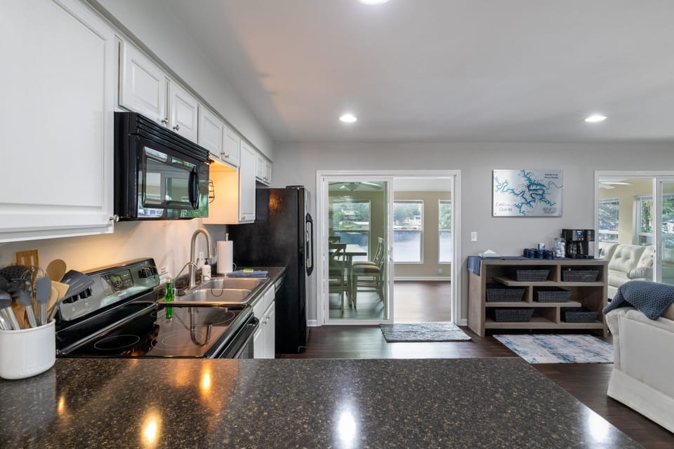 House, Multiple Beds, Patio (Aqua Vista) | Private kitchen