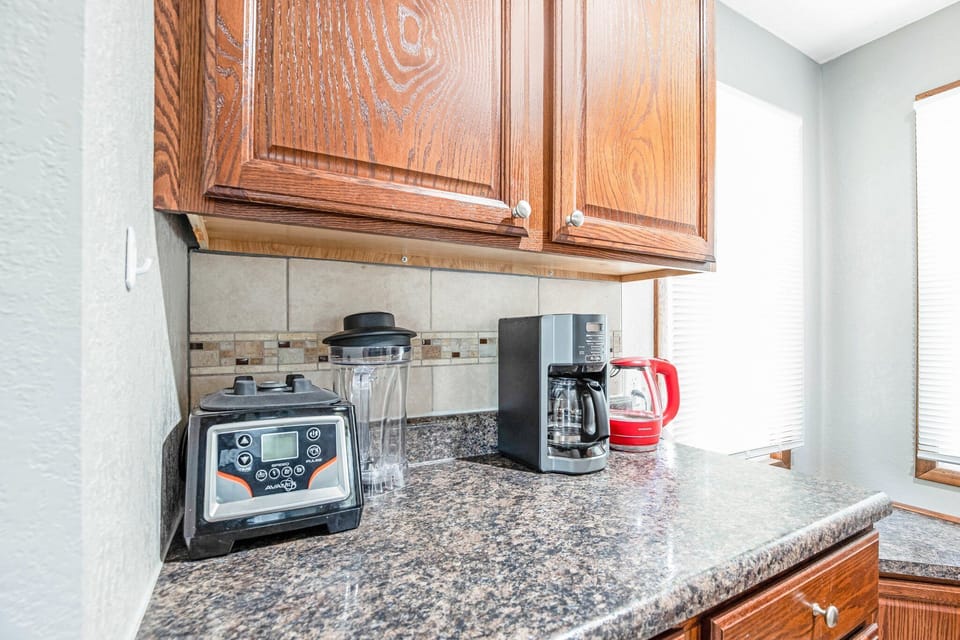 House, Multiple Beds, Patio (Mimosa Escape) | Private kitchen