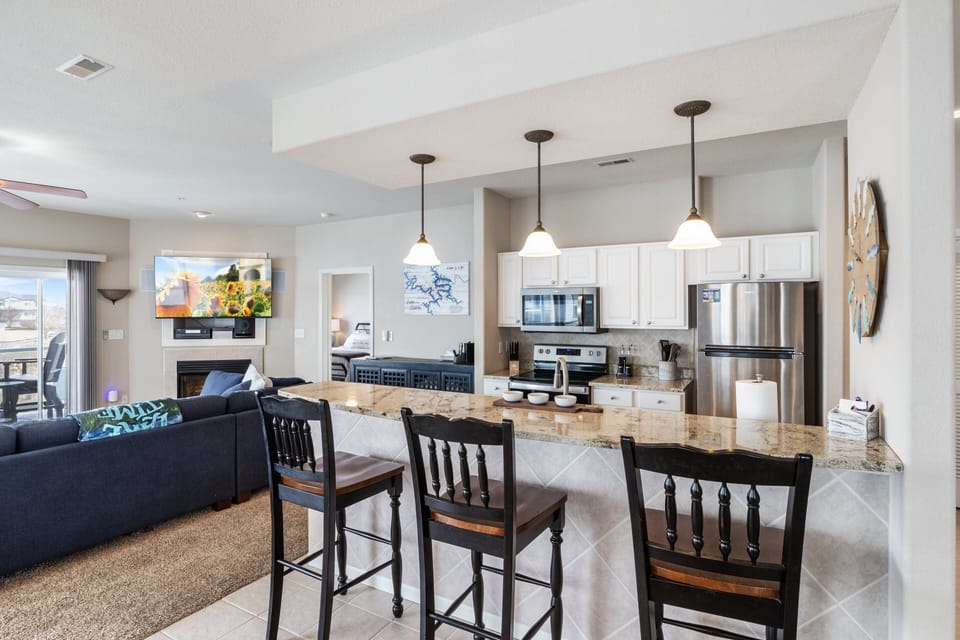 Condo, Multiple Beds, Hot Tub (Lovin' Lake Livin') | Interior