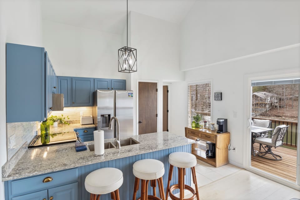 House, Multiple Beds, Pool Access (Woodlands Lake Oasis) | Private kitchen