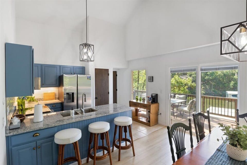 House, Multiple Beds, Pool Access (Woodlands Lake Oasis) | Private kitchen