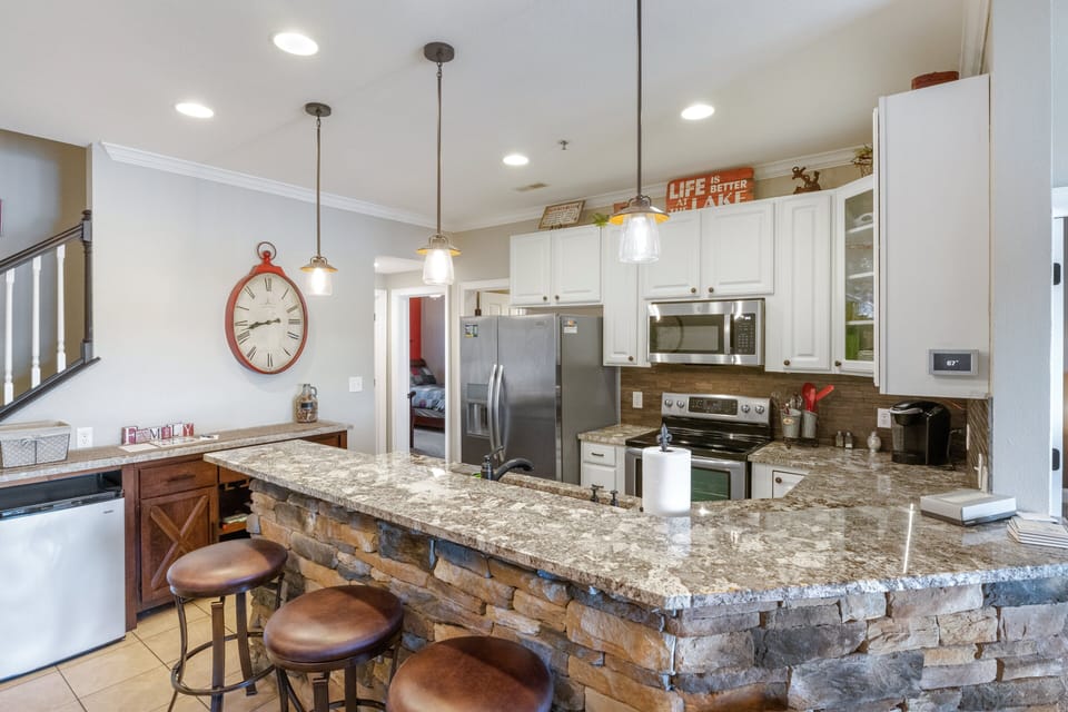 Condo, Multiple Beds, Pool Access (Lake Daze Retreat) | Private kitchen
