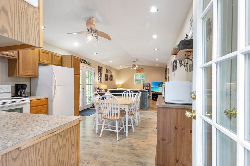 House, Multiple Beds, Patio (Gravois Getaway) | Private kitchen
