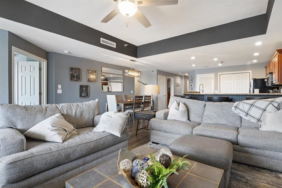 Condo, Multiple Beds, Hot Tub (Sunset Cove) | Living area