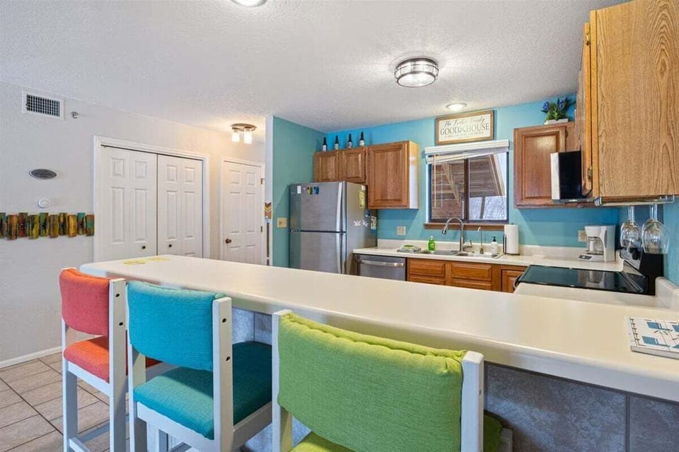 Condo, Multiple Beds, Patio (Lake Vibin') | Private kitchen