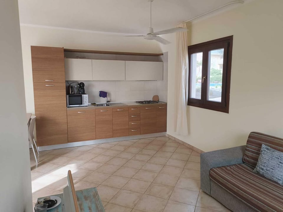Classic Apartment, 1 Bedroom, Patio, Garden View | Private kitchen | Electric kettle
