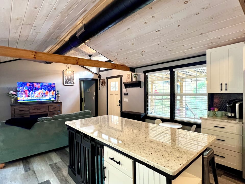 Reverse view of the kitchen to the front door