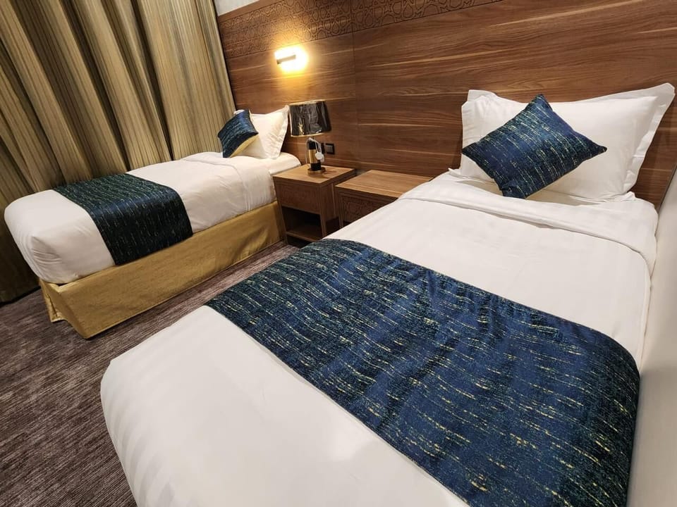 Twin Room | WiFi (free), bed sheets