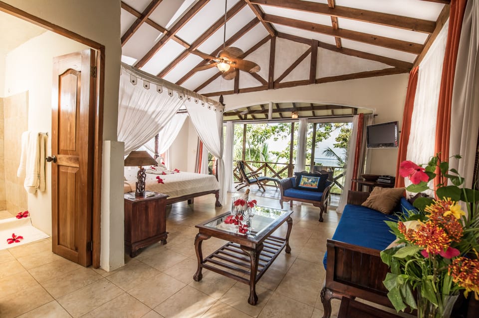 Luxury Double Room, 1 King Bed (Casita Ocean) | Rollaway beds, bed sheets