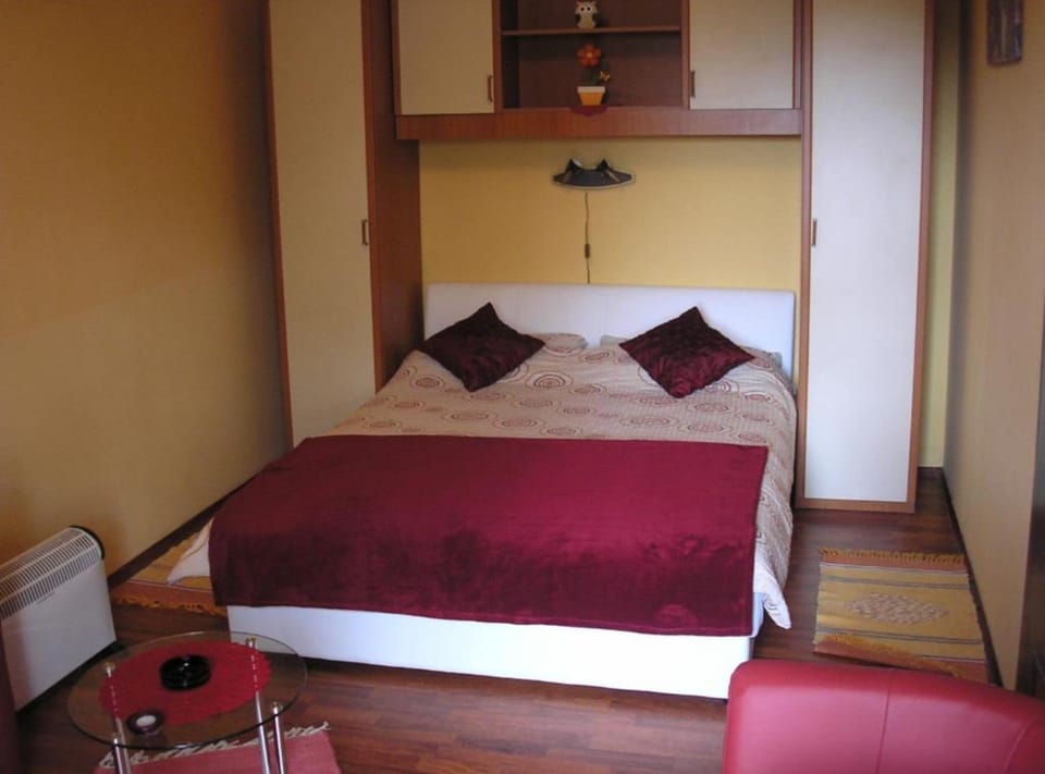 2 bedrooms