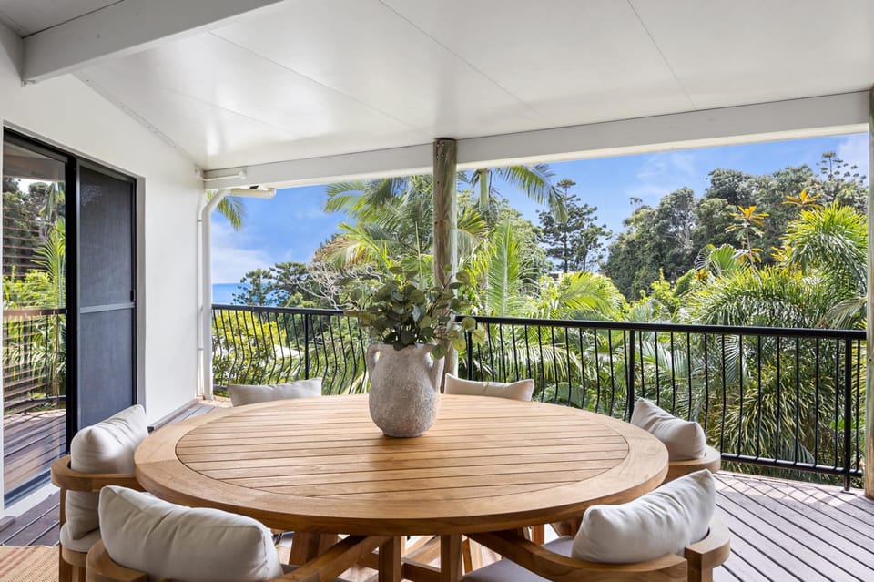 Apartment | Outdoor dining