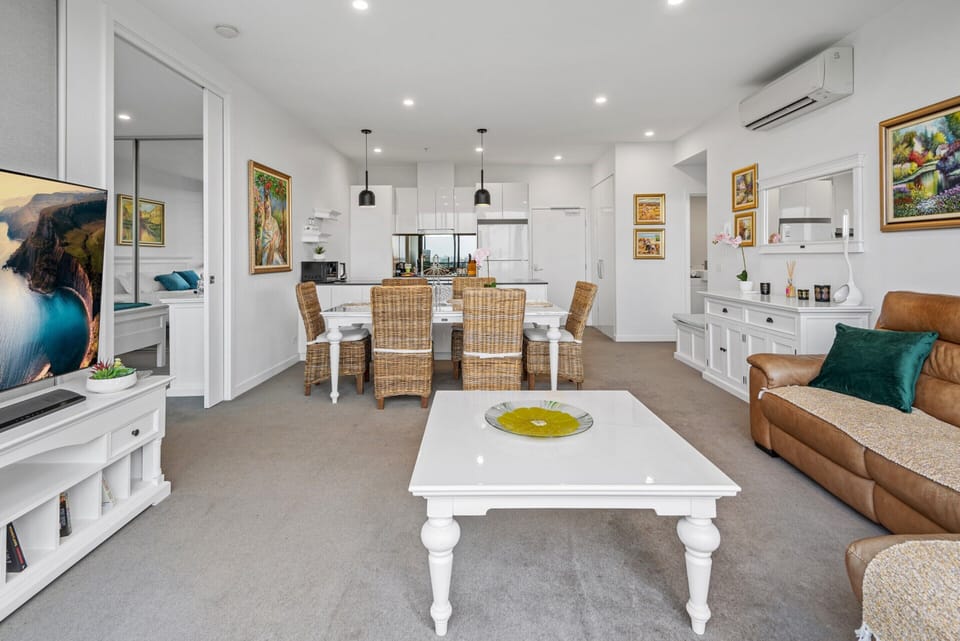 Apartment | Dining