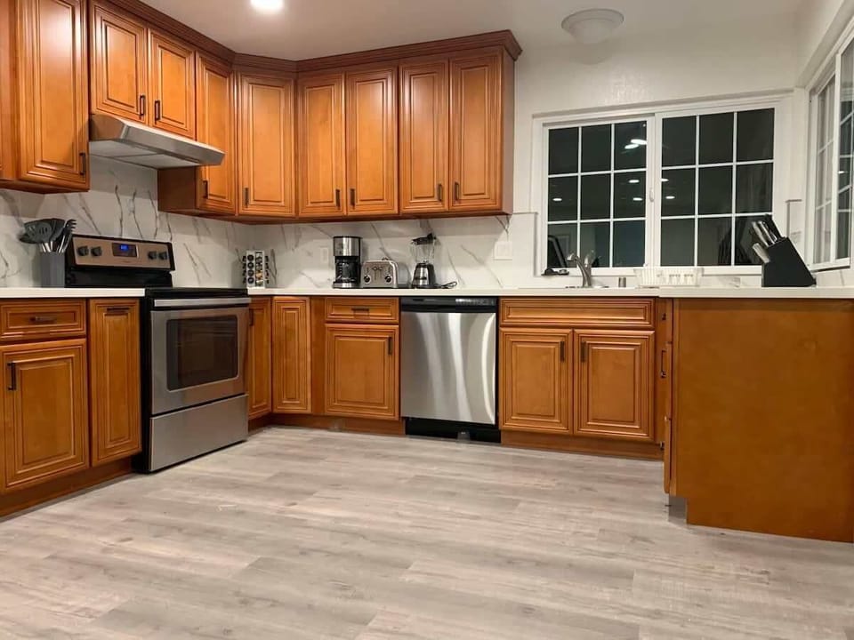 House (4 Bedrooms) | Private kitchen | Espresso maker, coffee/tea maker, microwave, oven