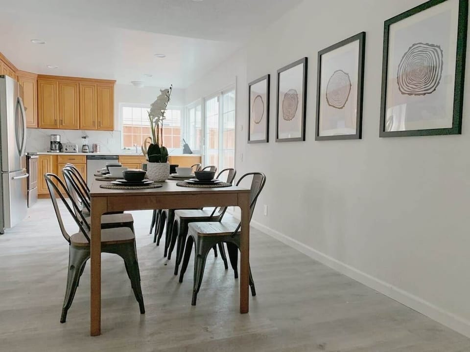 House (4 Bedrooms) | In-room dining