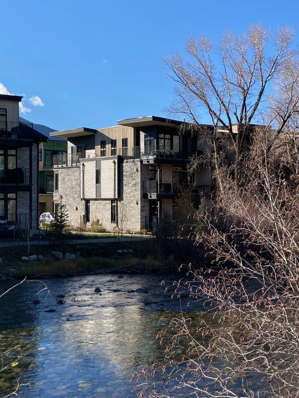 Après Shores exterior