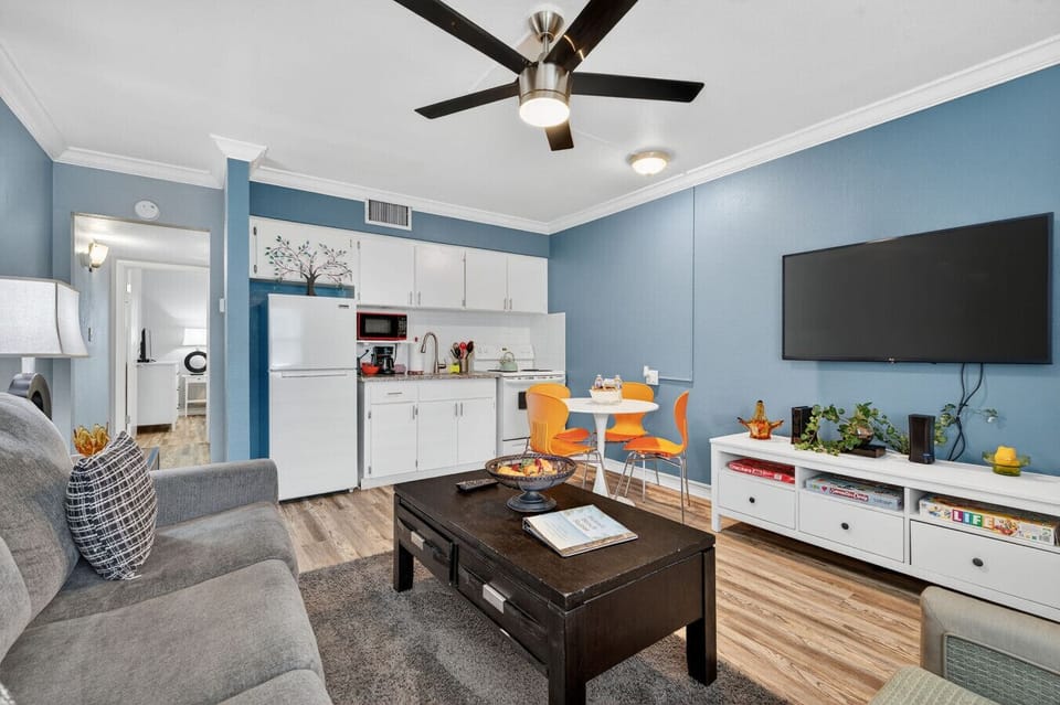 Airy open-concept kitchen & dining area that keeps everyone connected.