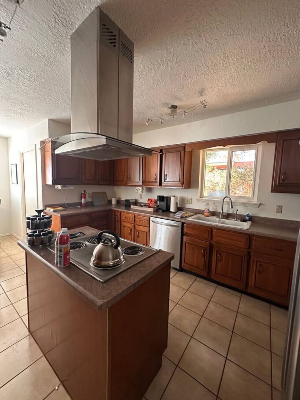 Kitchen - Fridge, Stove Top Island, Dishwasher, Microwave, and MORE!