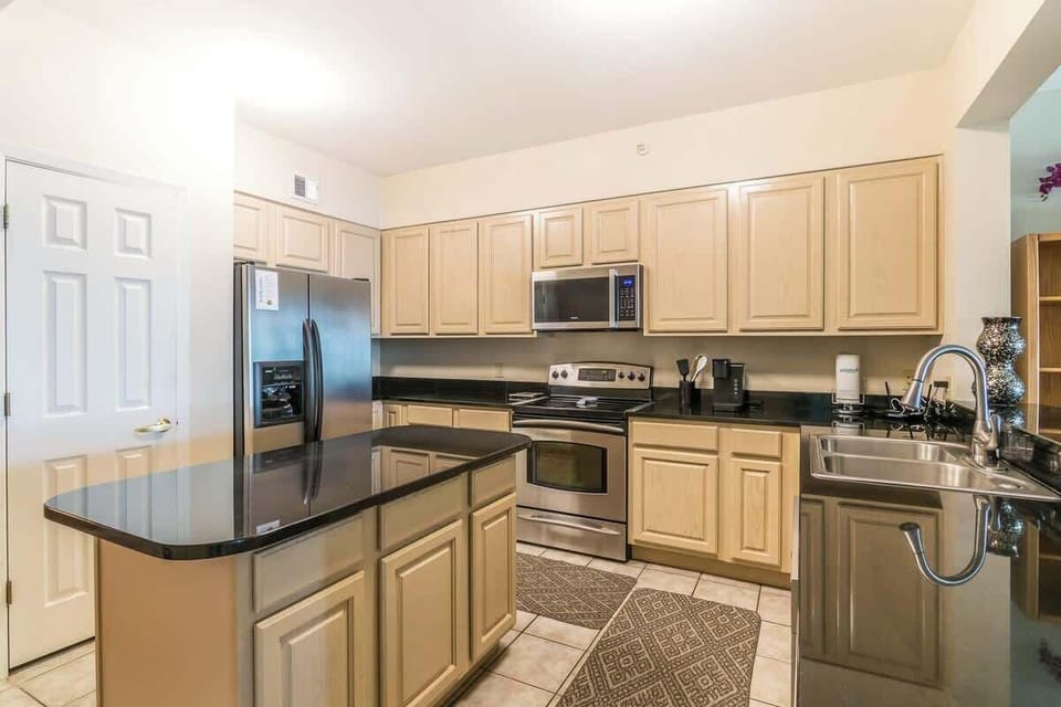 Condo, Multiple Beds, Beach View (Legacy Tower I 1104) | Private kitchen