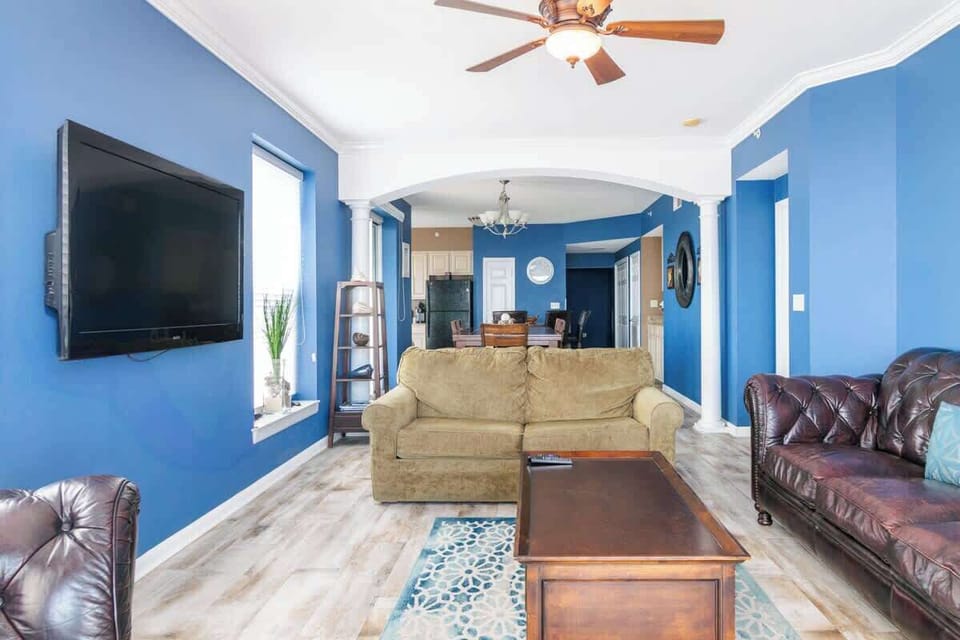 Condo, Multiple Beds, Beach View (Legacy Tower II 0809) | Living area