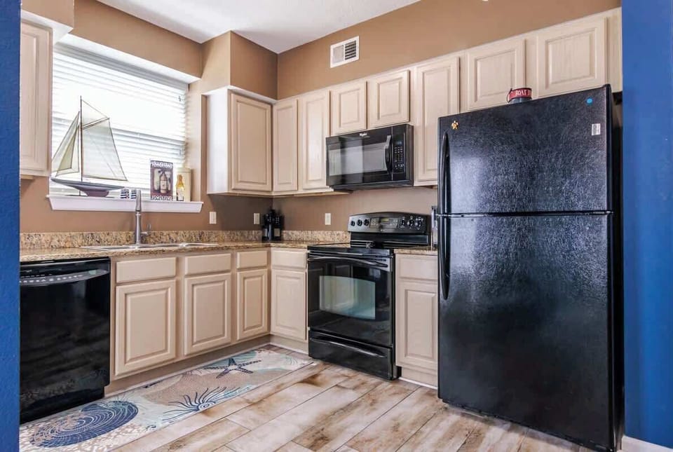 Condo, Multiple Beds, Beach View (Legacy Tower II 0809) | Private kitchen