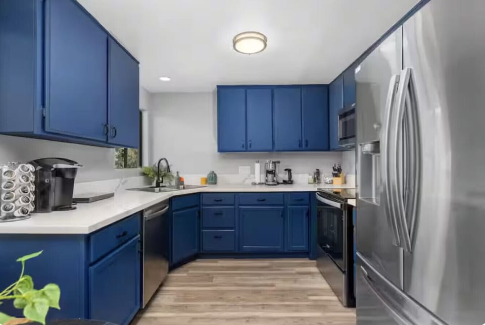 Fully stocked kitchen!