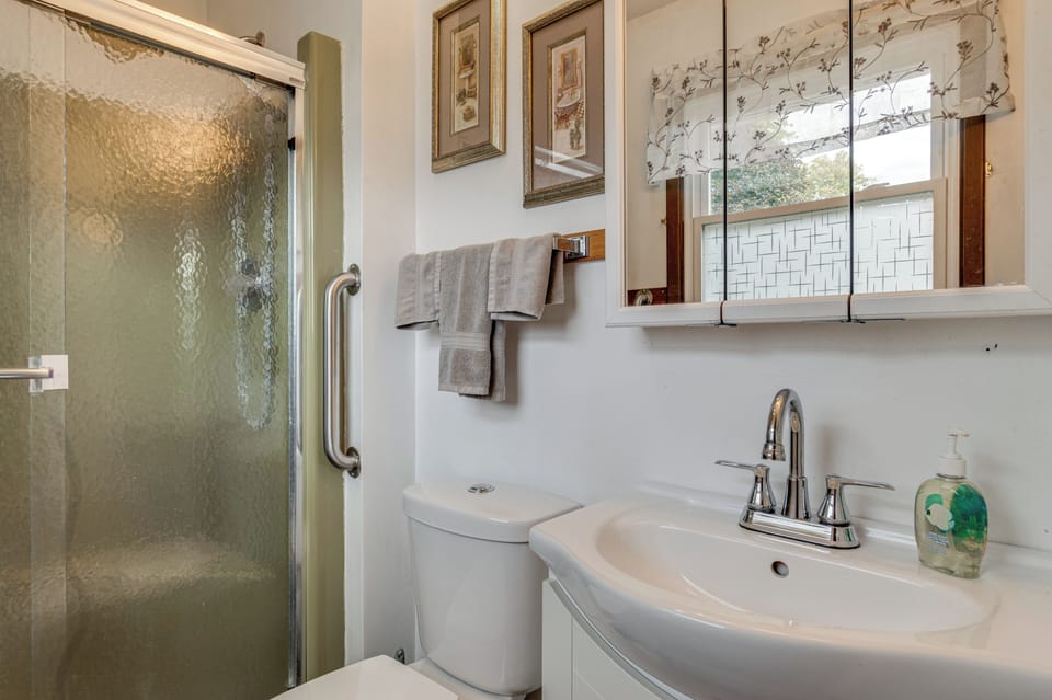 Bathroom | Grab Rails | Towels Provided