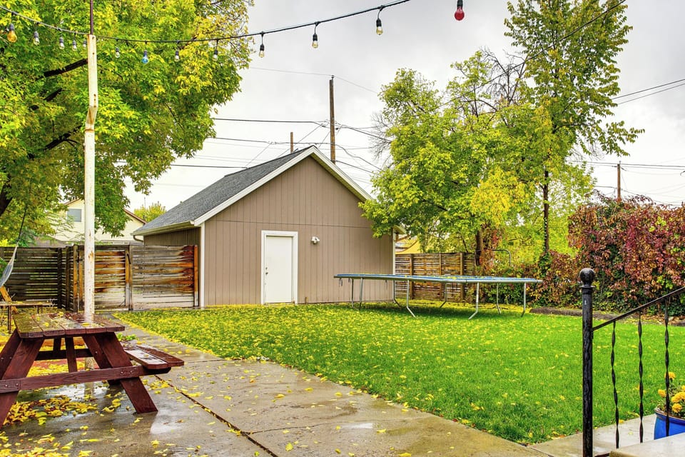 Shared Yard | Trampoline | Outdoor Dining Area