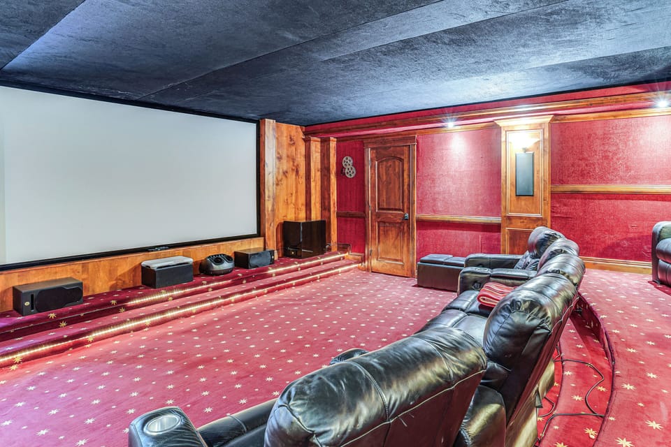 Orem Vacation Rental | 7BR | 3.5BA | 6,300 Sq Ft | Stairs Required