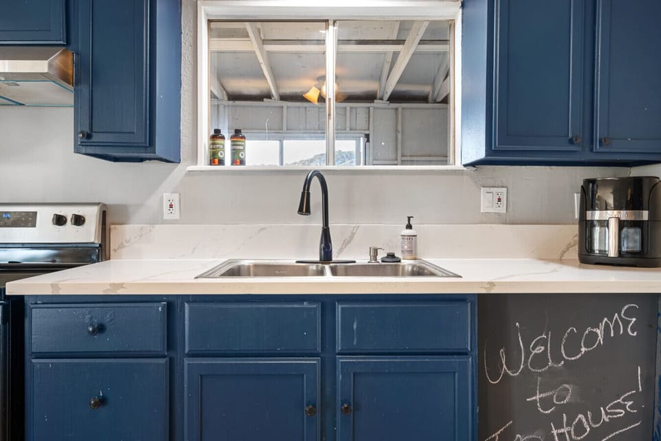 No dishwasher, beware!
