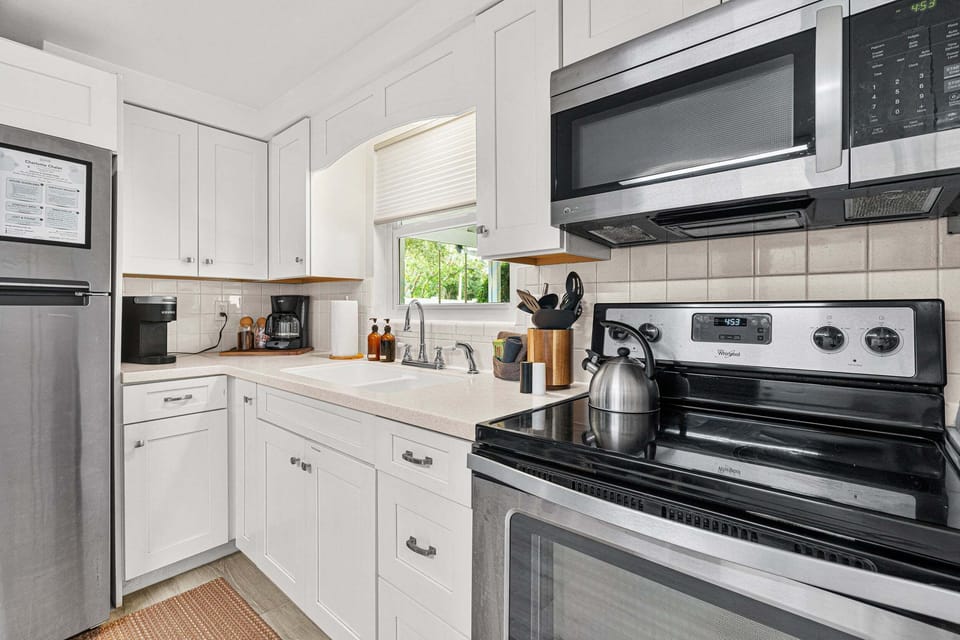 Fully-equipped kitchen for a night of cooking at home!