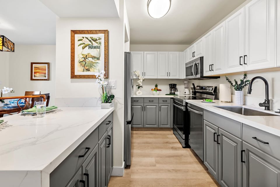 Fully equipped kitchen with stainless steel appliances and everything you need to cook in paradise.