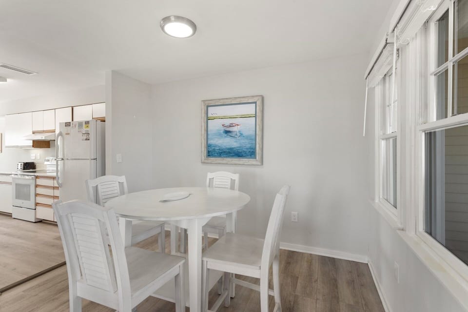 Dining Area – Bright dining space for shared meals.
