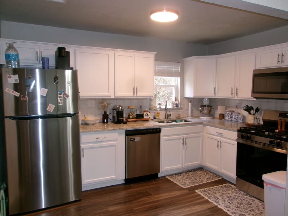 Full kitchen
