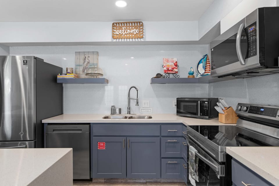 Full-size stainless appliances make group meals easy