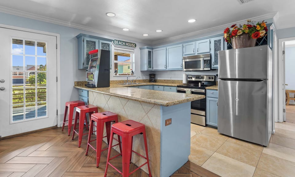 Pull up a stool at the breakfast bar in the fully equipped kitchen