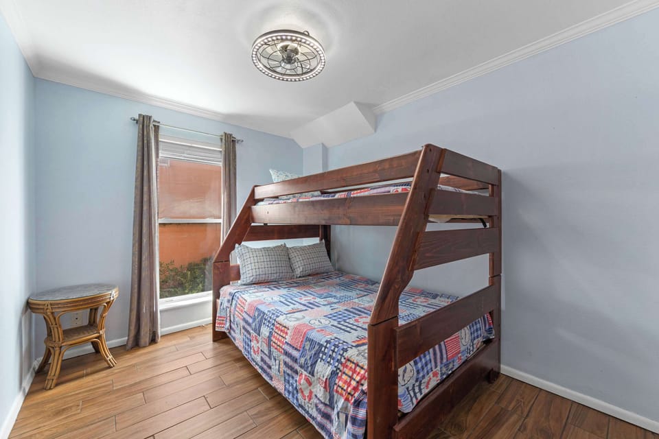 A fun bunk room with a twin-over-full bed, perfect for the kids