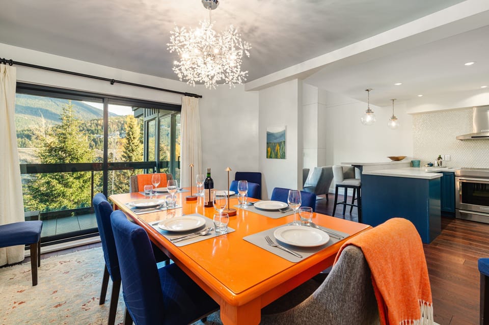 Dining Room - entertain in style and enjoy home cooked meals with your loved ones.